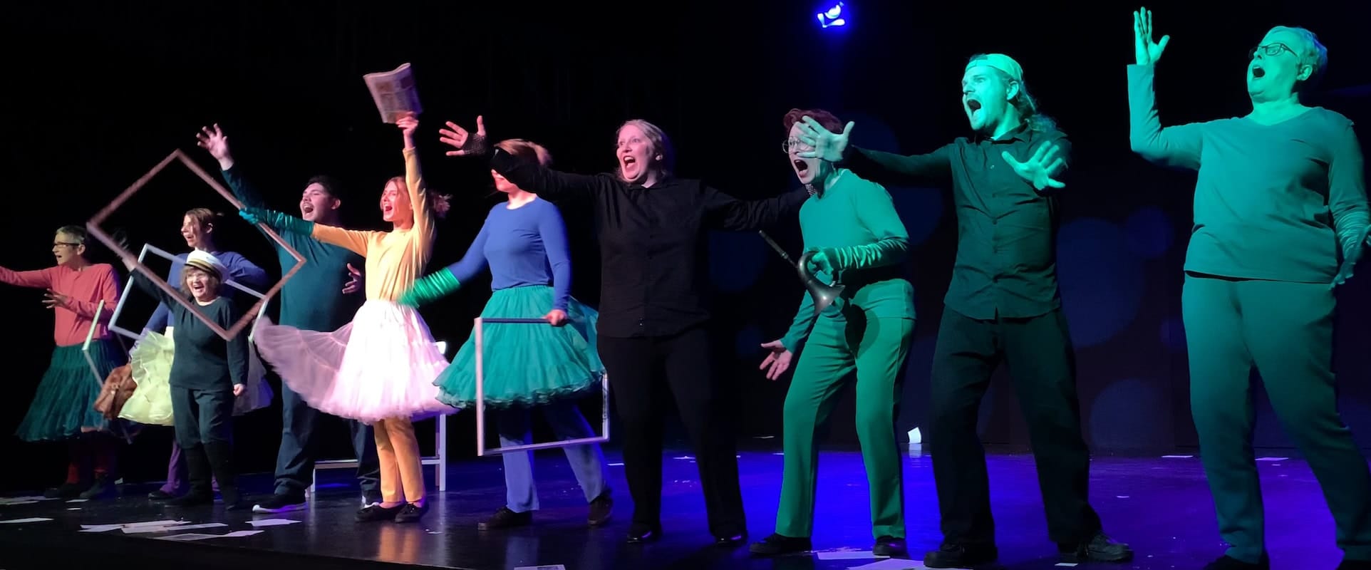 Das Theaterensemble Trickster Inklusiv beim Theater spielen im Hamburger Sprechwerk 2023 mit Olga Brandin
